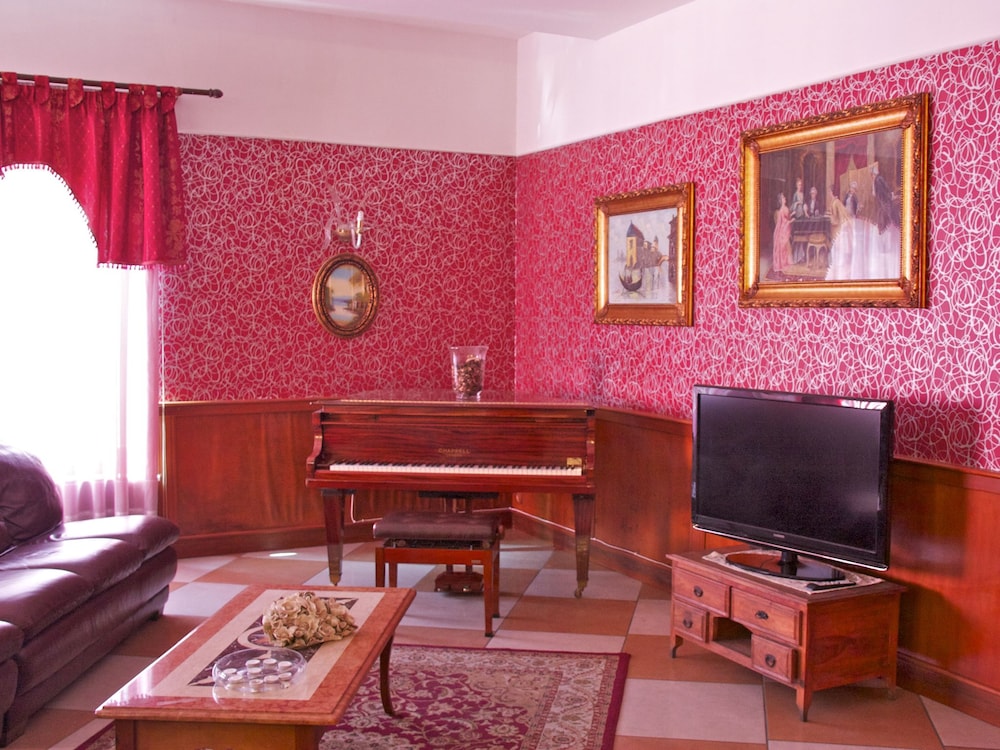 BUSINESS HOTEL 21/35