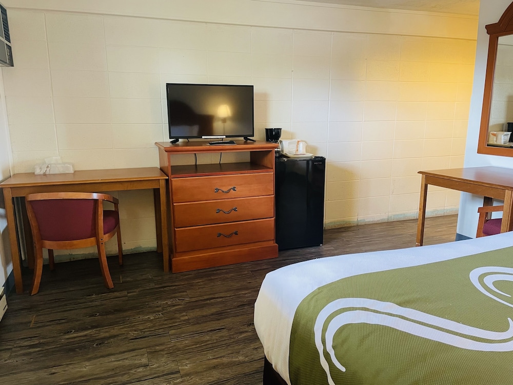 Americas Best Value Inn Sandpoint 23/49