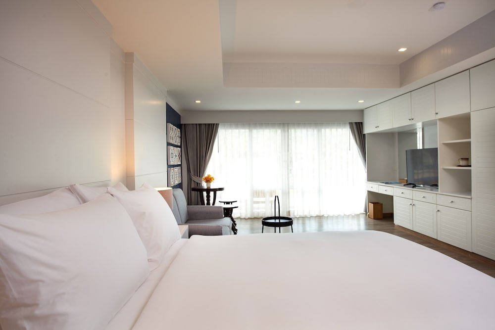 Anona Beachfront Phuket Resort 15/65