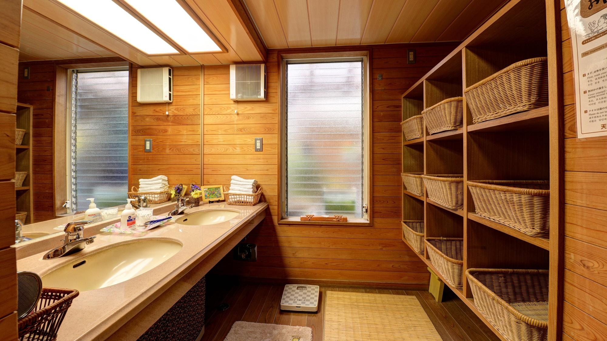 Miyazu Onsen Charoku Honkan 50/50