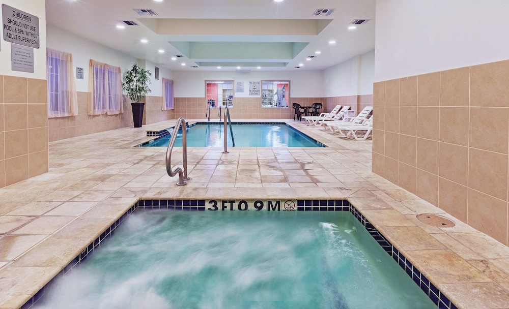 La Quinta Inn And Suites By Wyndham Columbus Tx 37/60