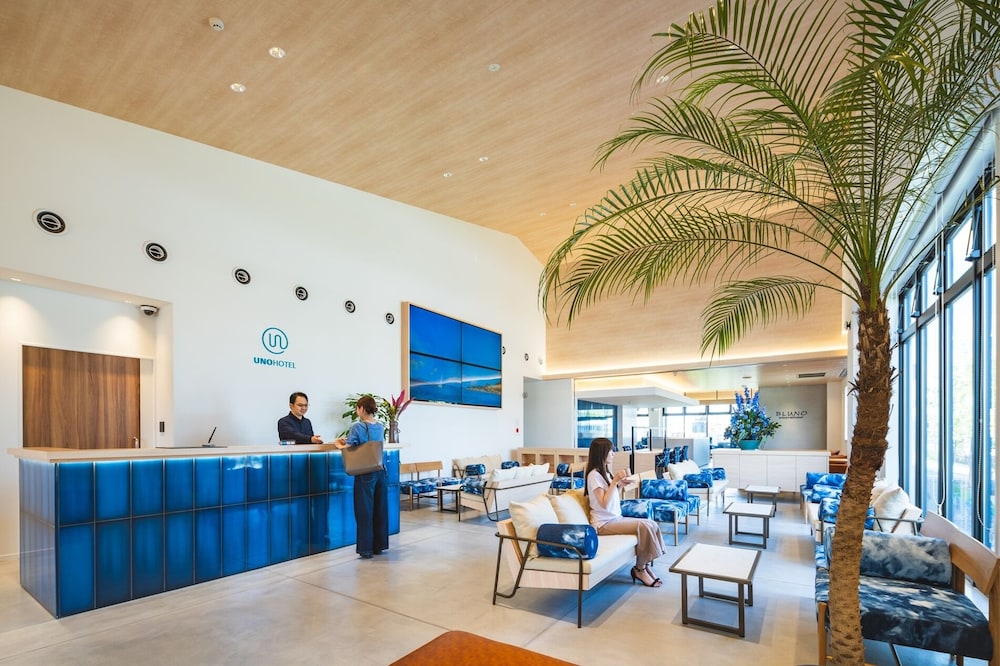 UNO HOTEL 7/58
