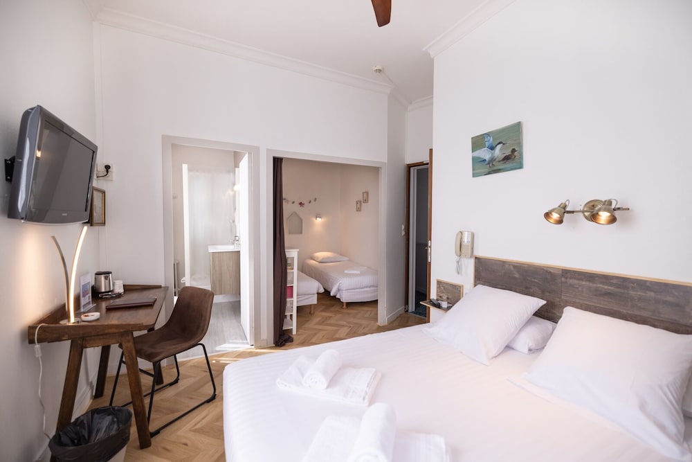 INTER-HOTEL LE SAINT PIERRE 13/50
