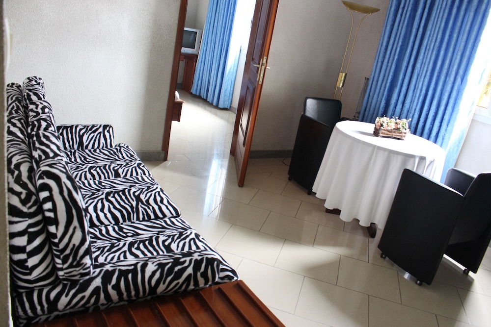 Jet Hotel 7/46