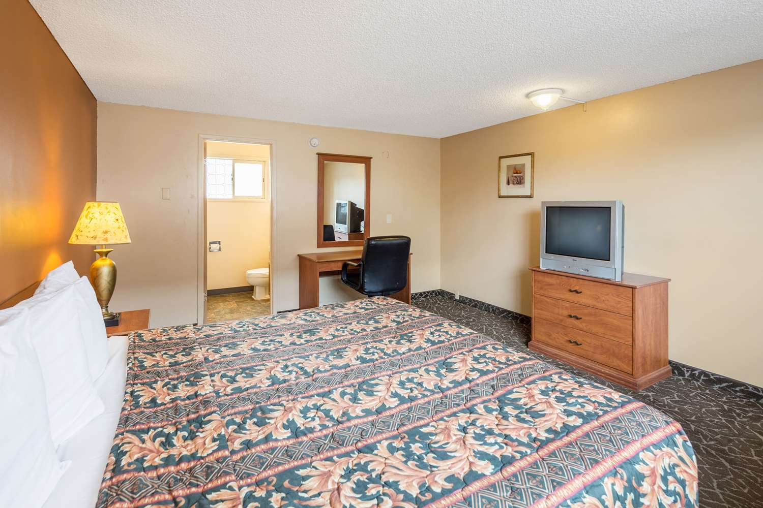 Howard Johnson by Wyndham Spokane 6/25