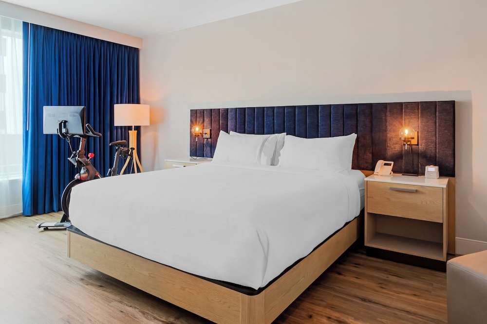 Premium, King Bed, Pool View, Peloton
