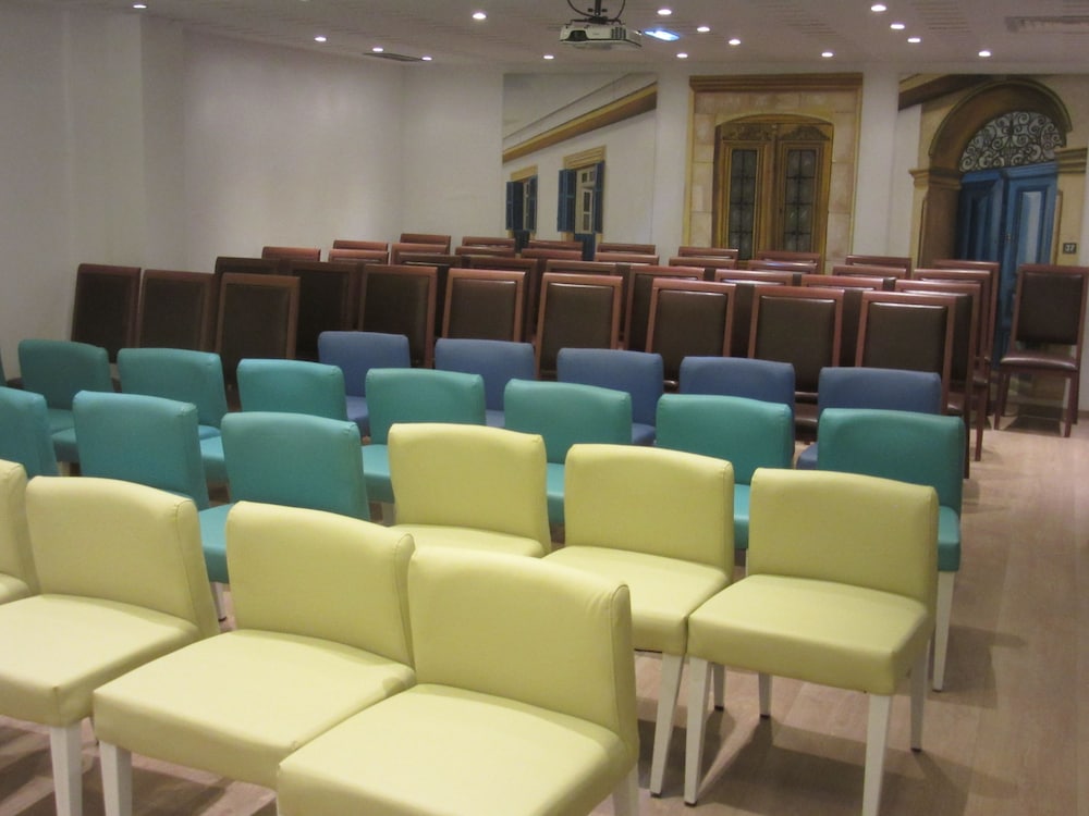 Limanaki Beach Hotel & Suites 35/36