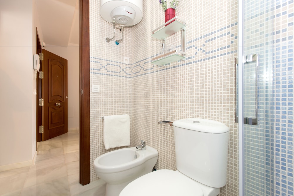 The Zentral Suites & Apartments 68/75