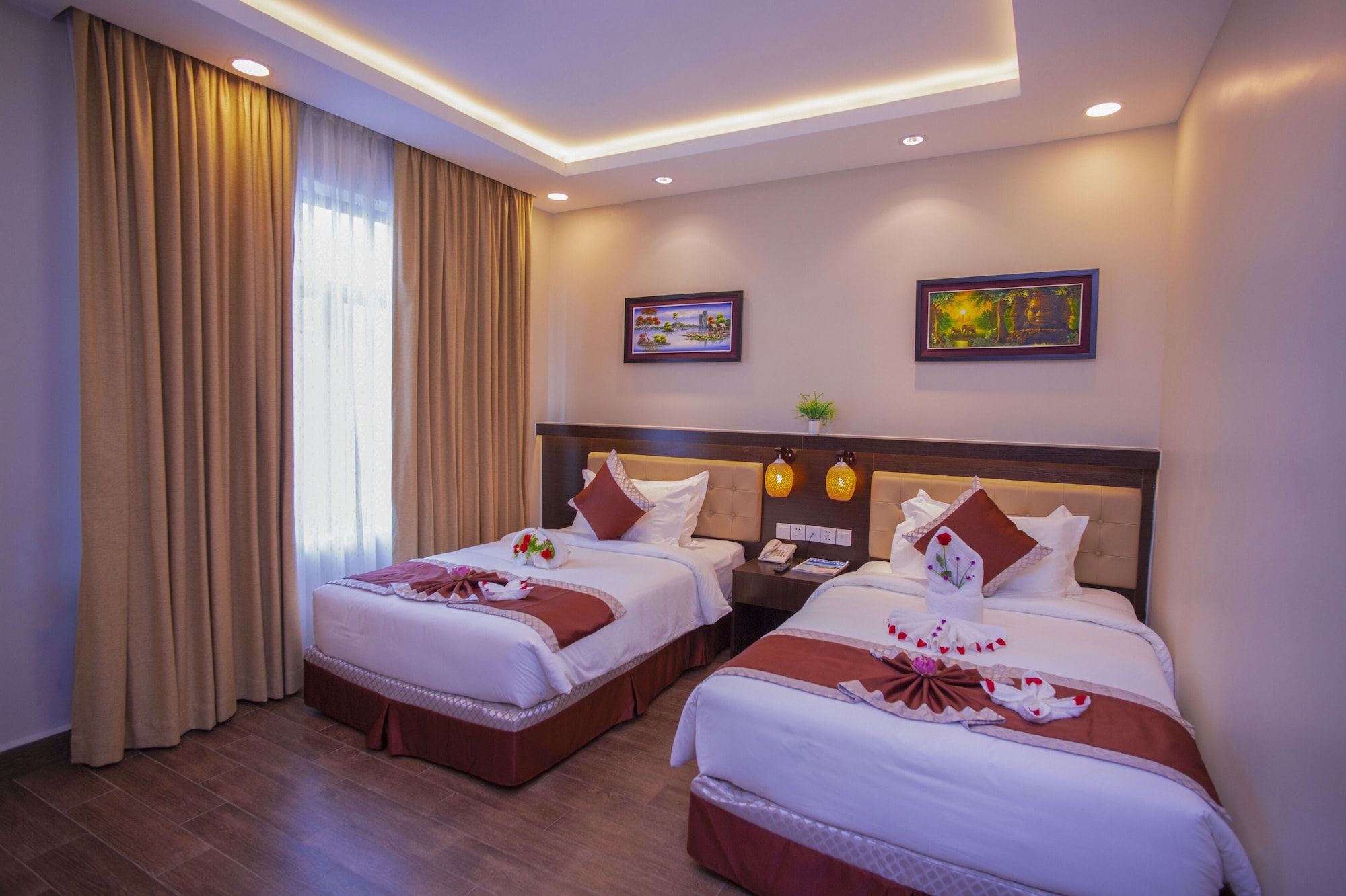 DELUXE, TWIN BEDS