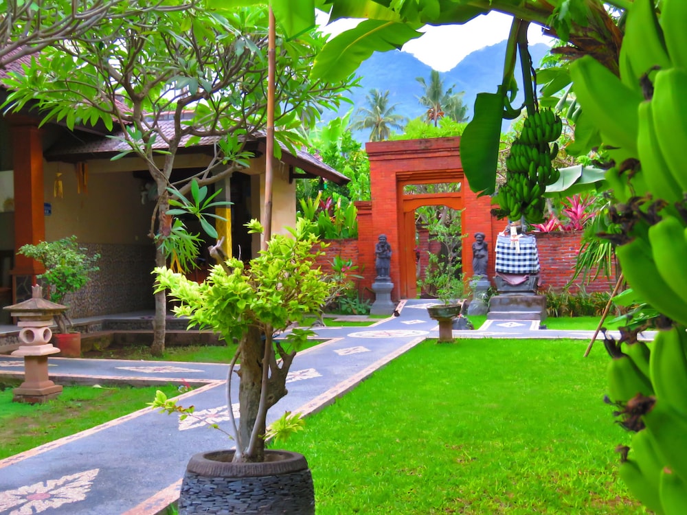 Suka Sari Cottages 66/71
