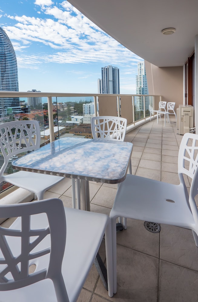 Broadbeach Savannah Hotel And Resort 70/80