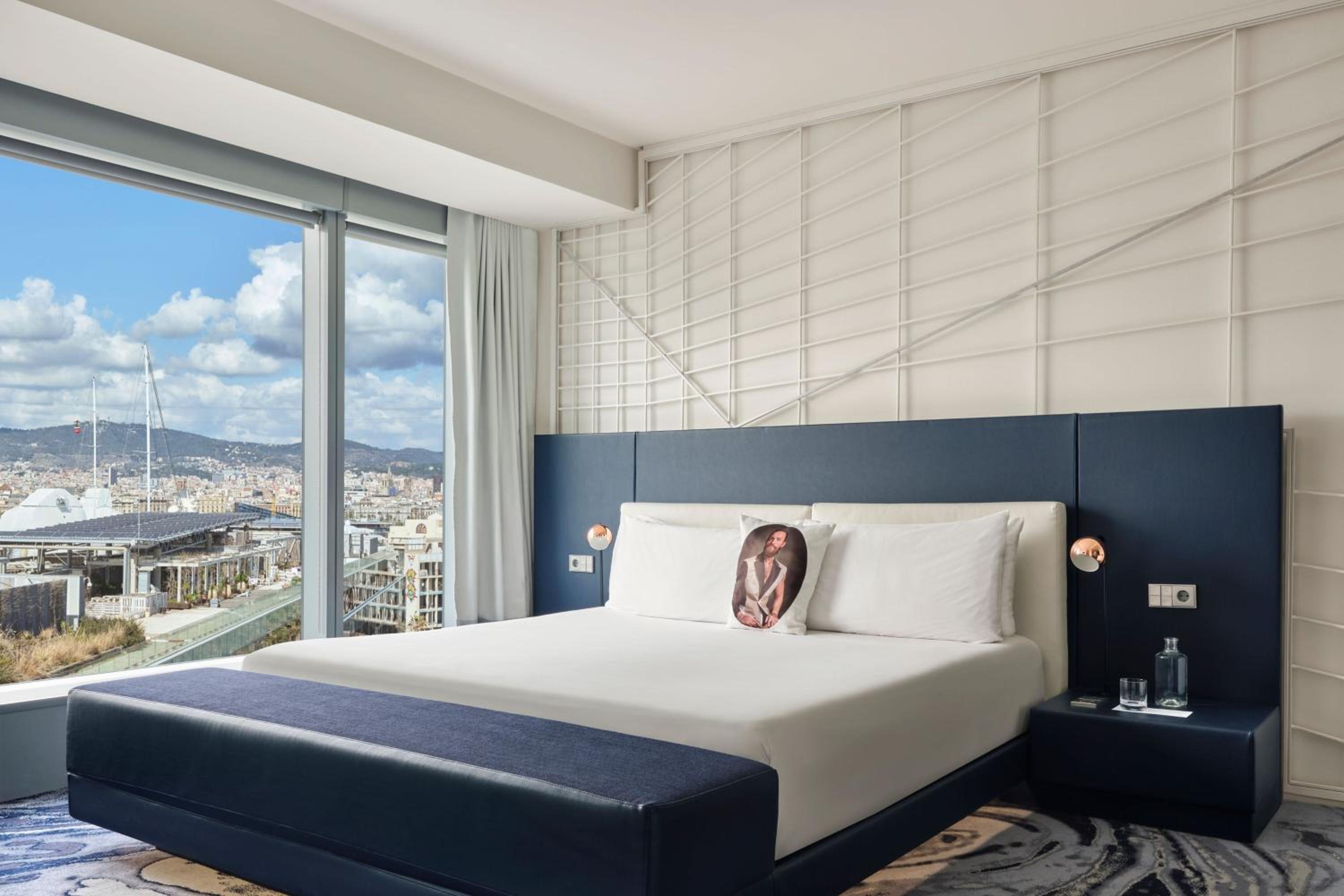 Studio, Suite, King Bed, Partial Water View, Sofa