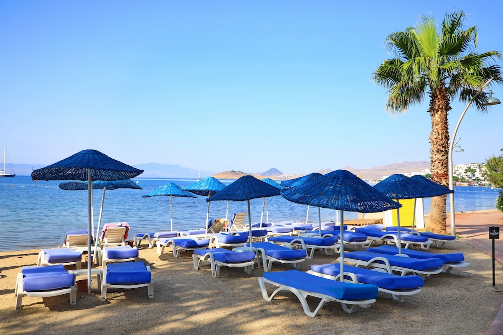 Summer Garden Suites And Beach Hotel 53/59