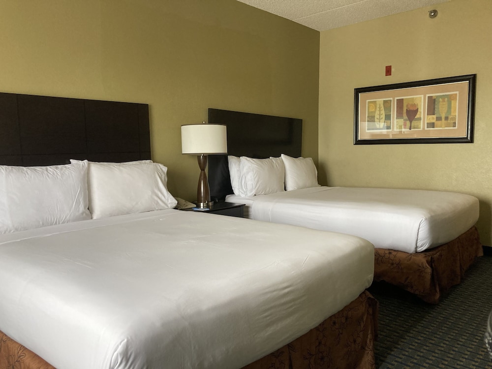 Chandler Hospitality Inn (Holiday Inn Express and Suites Phoenix/Chandler) 7/32