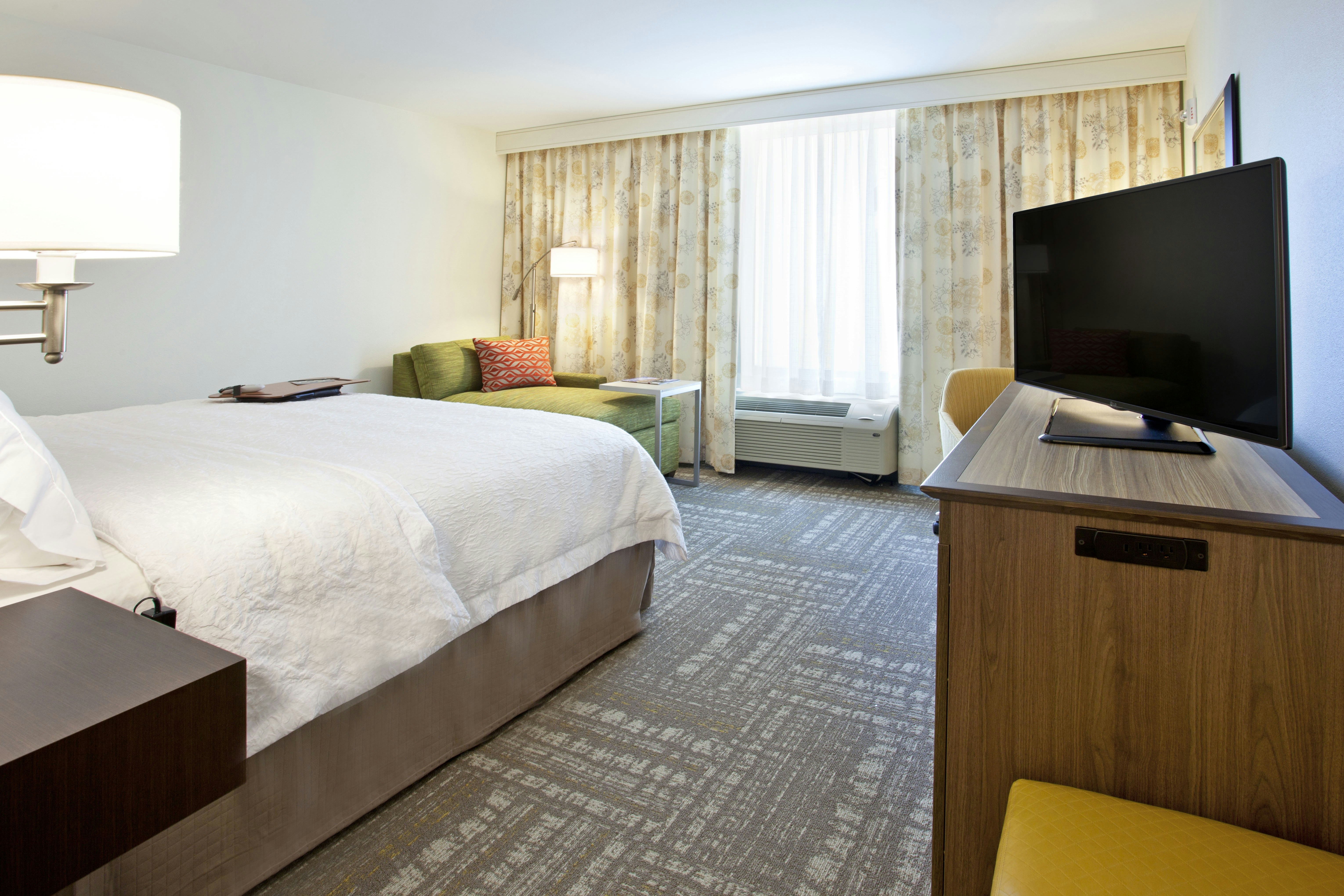 ROOM, KING BED