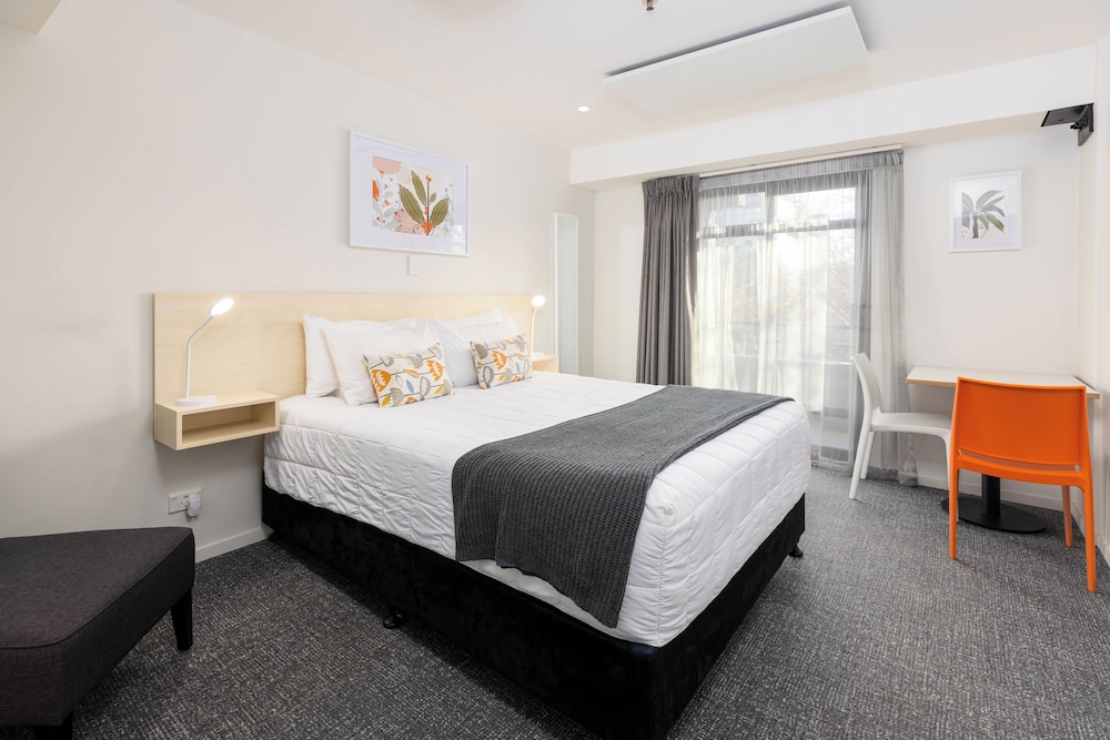 CLASSIC, DOUBLE BED, SHARED BATHROOM