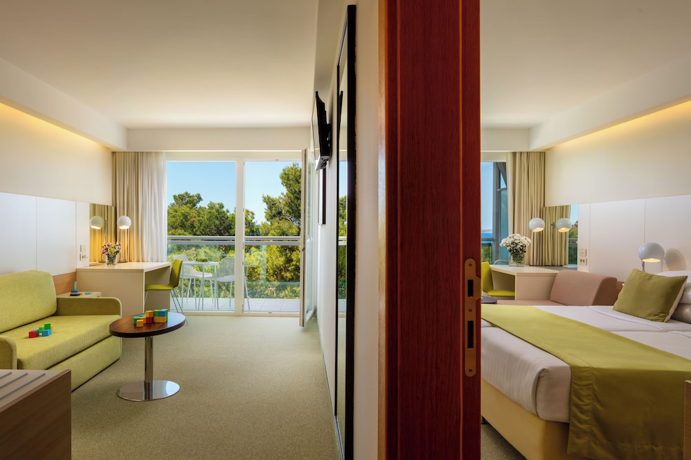 Suite, Queen Bed, Sea Side, Sofa, Balcony