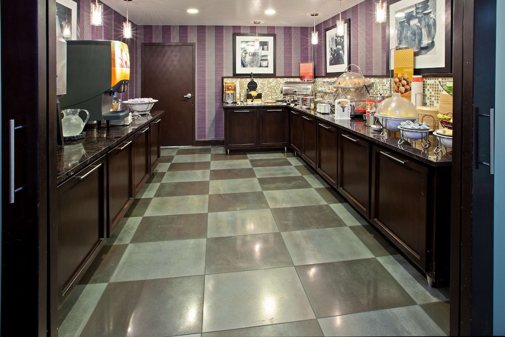 Hampton Inn Knoxville Airport 55/75