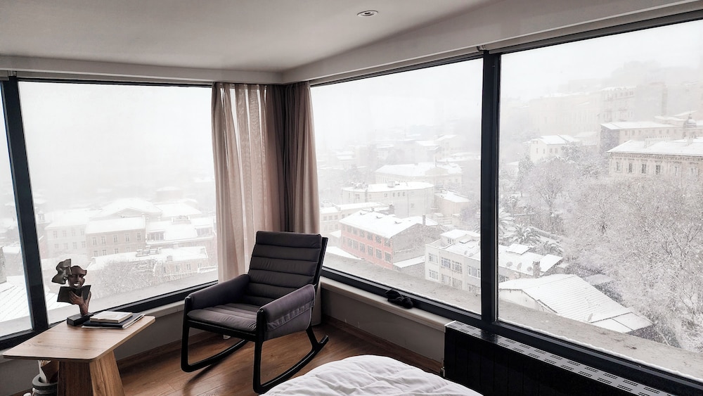 Louis Rooms 36/48