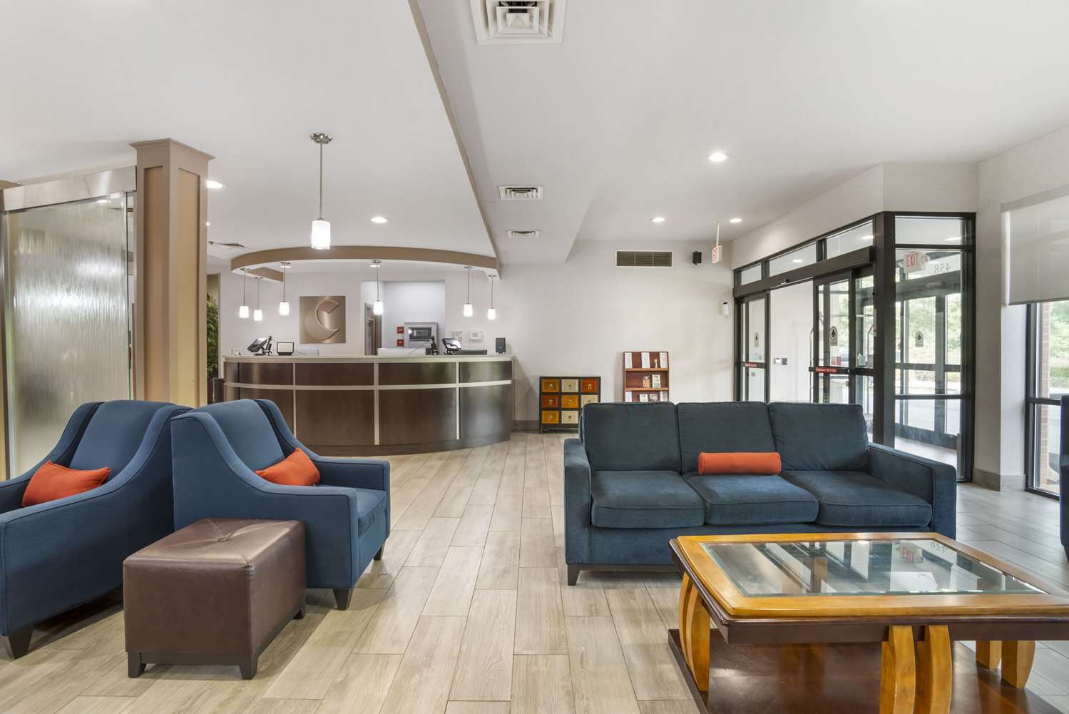Comfort Suites At WestGate Mall 23/42