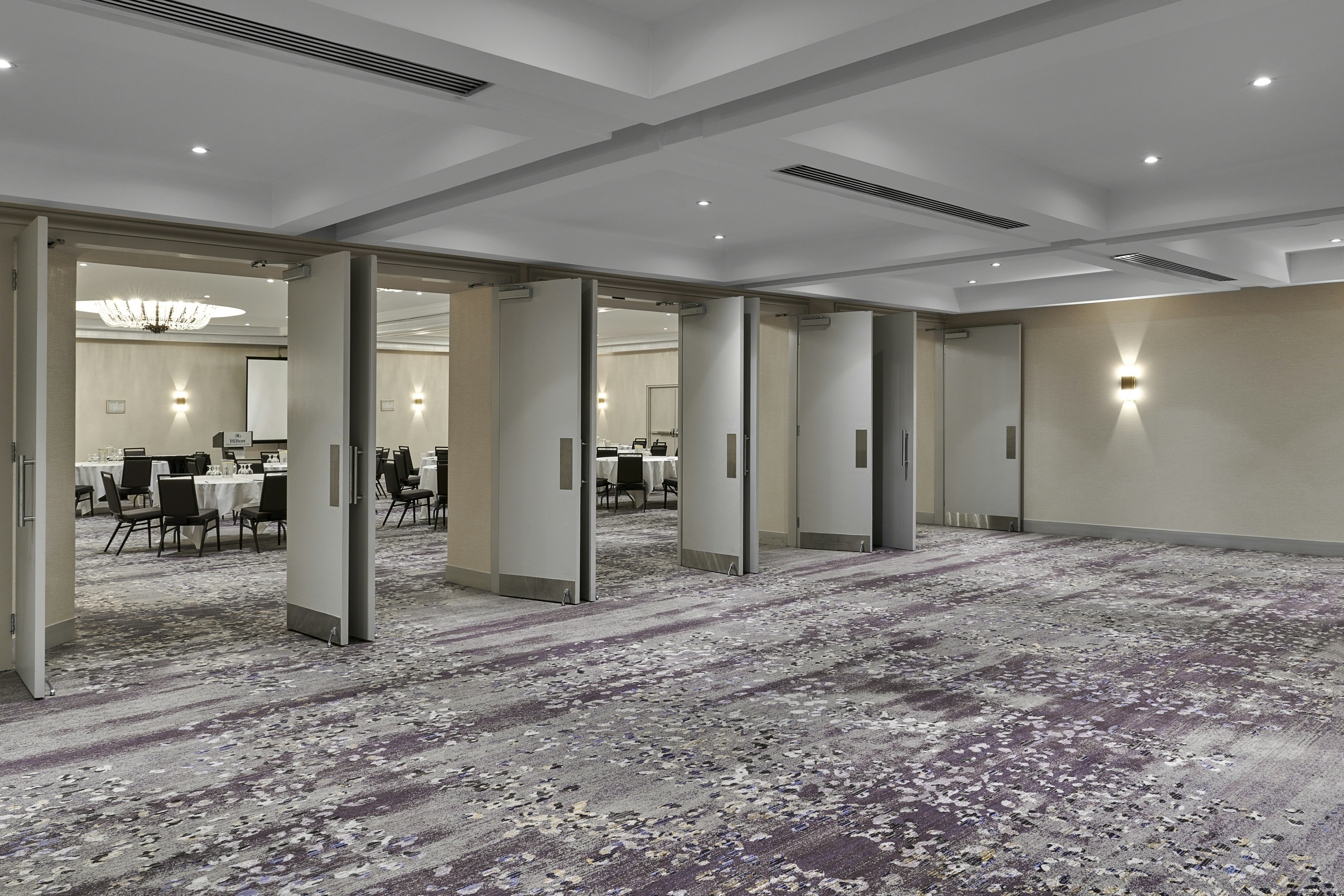 Hilton Toronto Airport Hotel & Suites 34/79