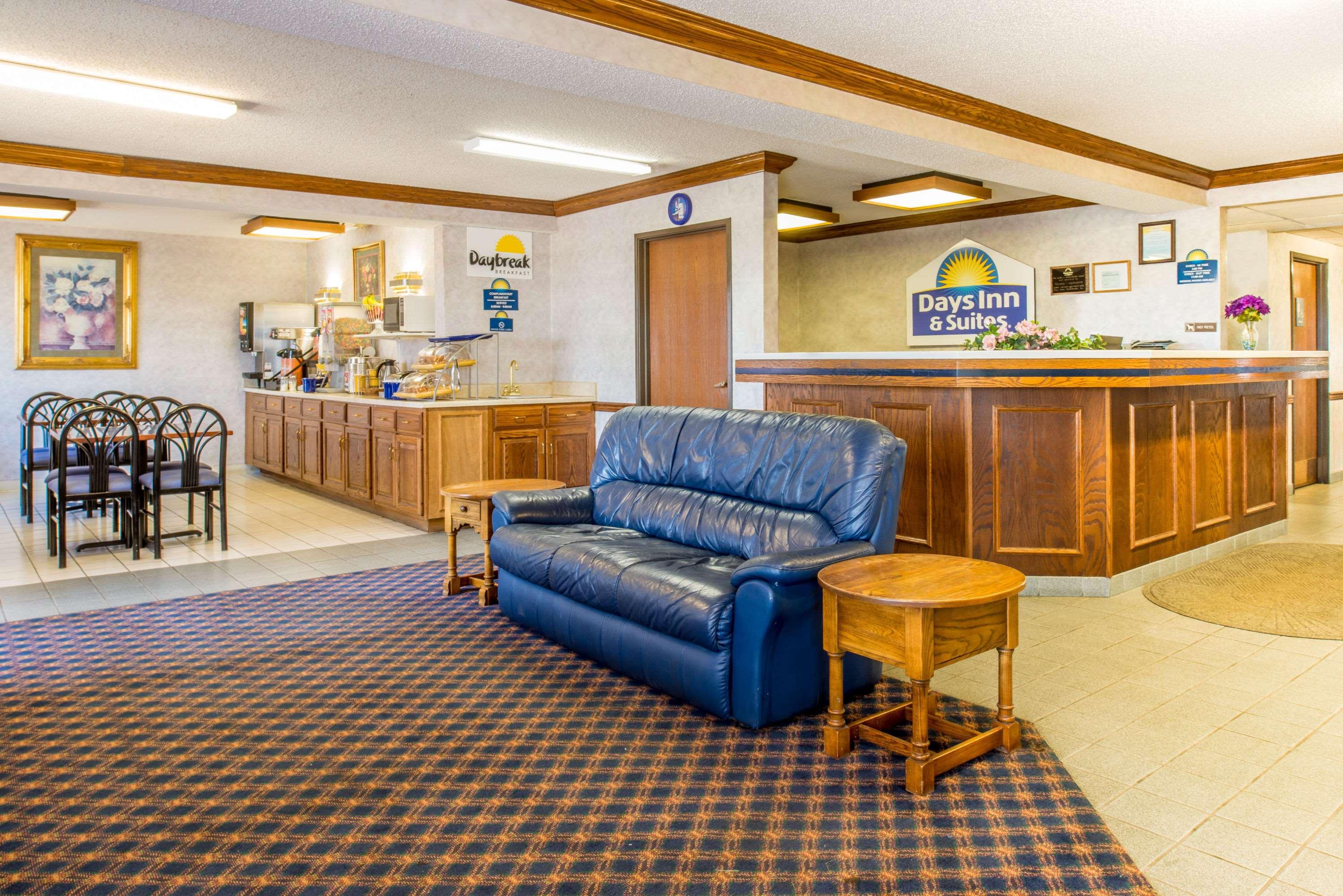 Days Inn By Wyndham Pontoon Beach 5/17