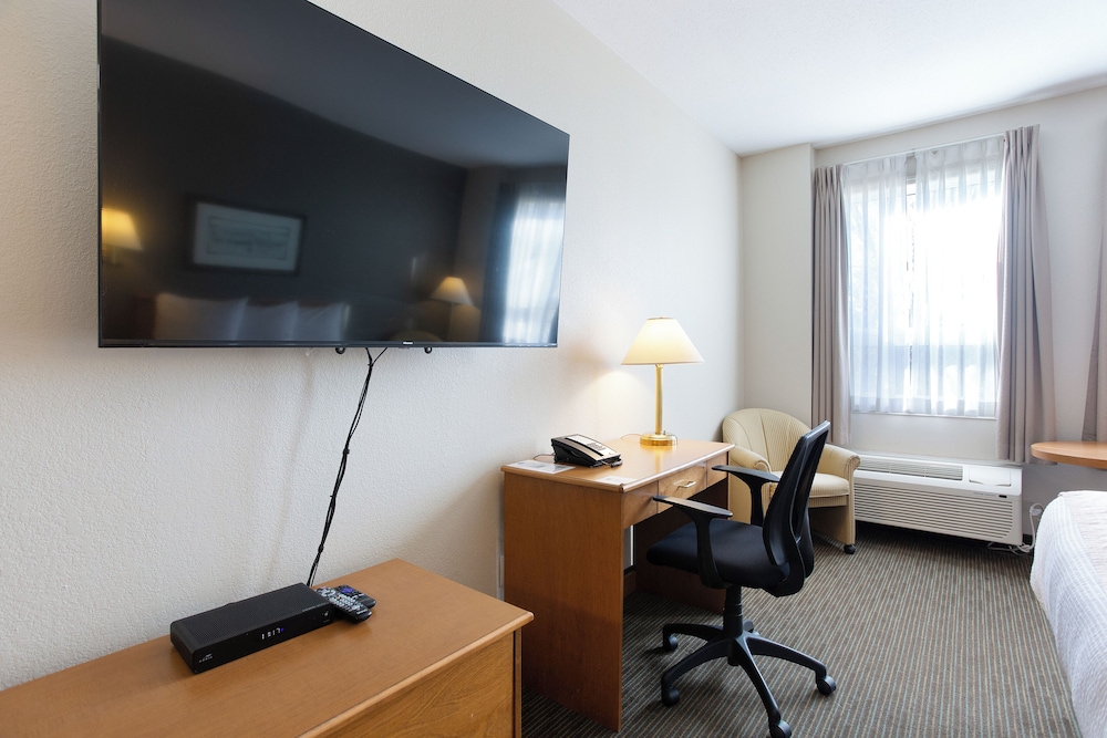 Lakeview Inn & Suites 54/60