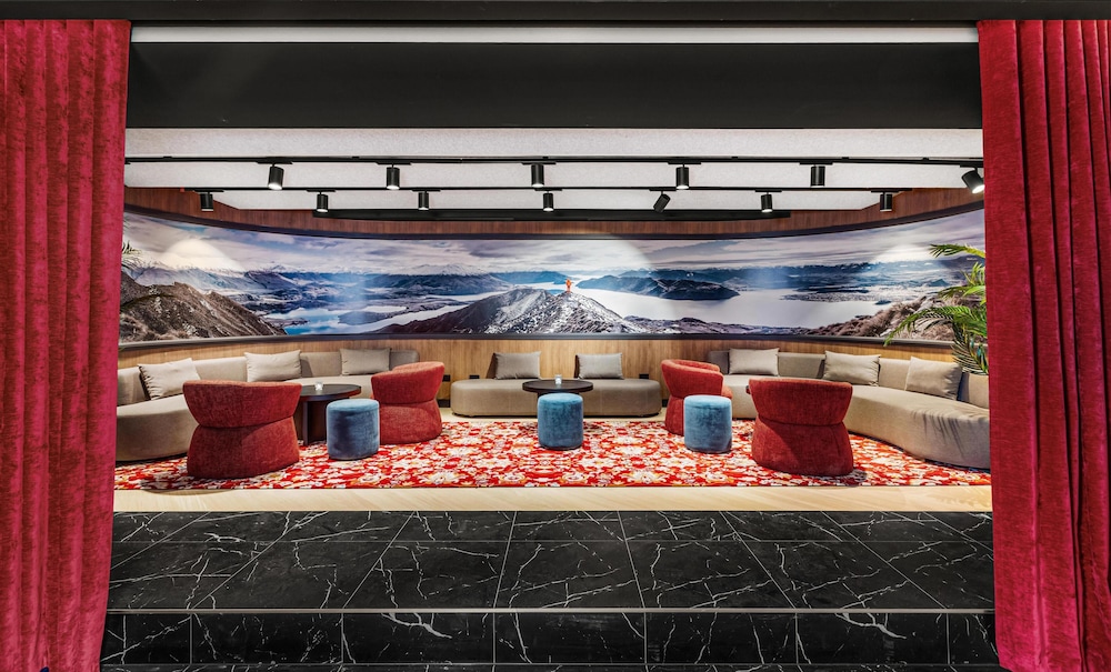 Radisson RED Auckland 38/50