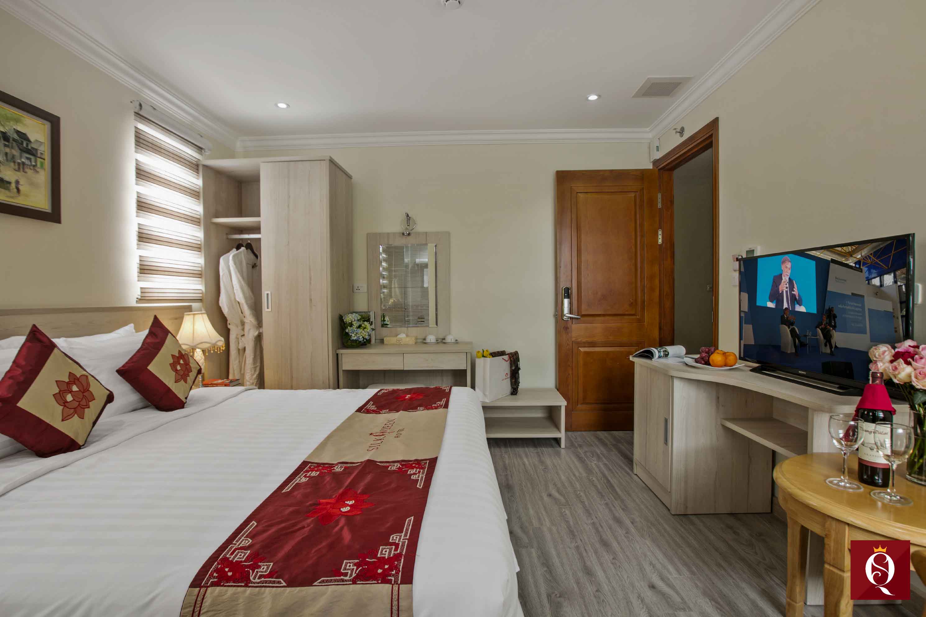Silk Queen Grand Hotel 8/50