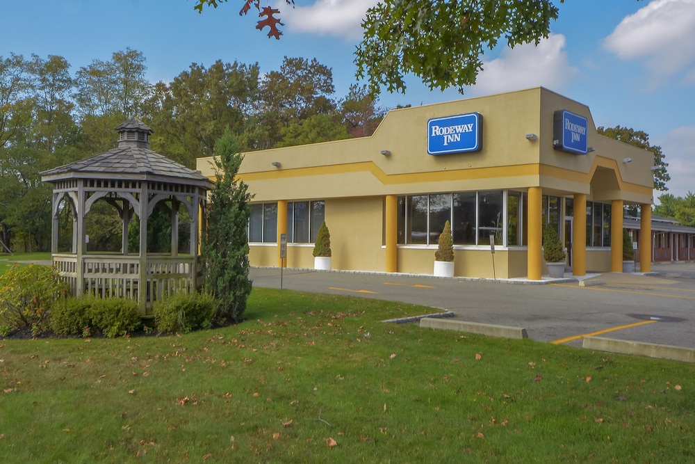 Rodeway Inn MacArthur Airport 1/36