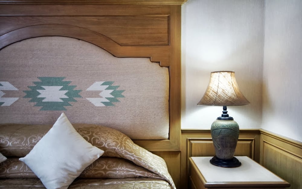 Dhevaraj Hotel 33/62