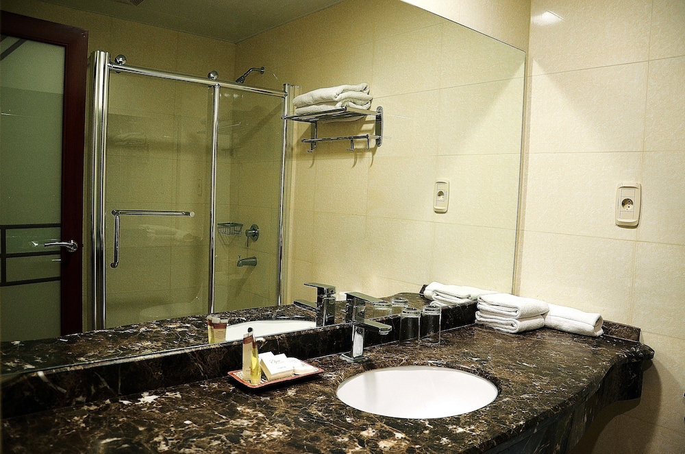 Mosaic City Hotel 36/39