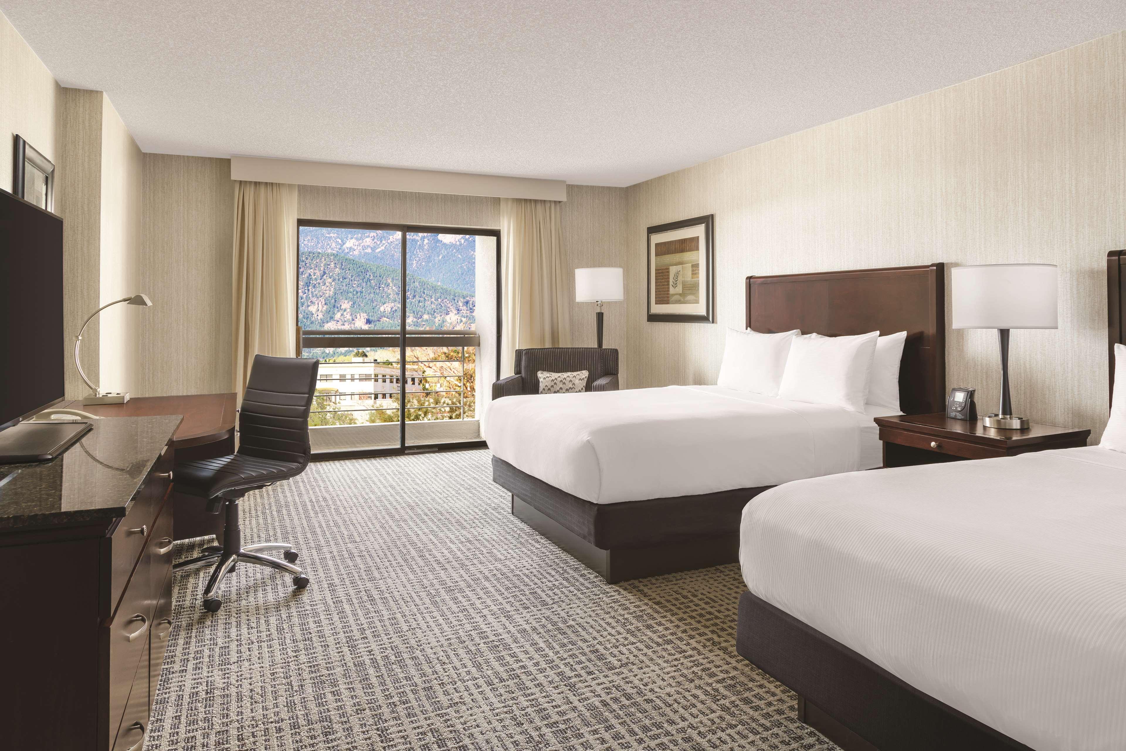 Room, Queen Bed, Accessible