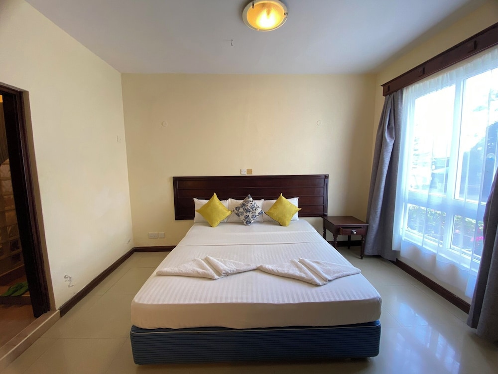Deluxe, Apartment, 1 Single and 2 Double Beds, City View, Balcony