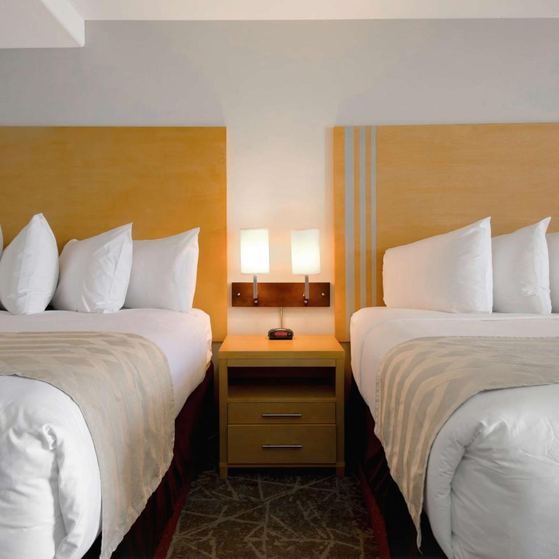 Coast, King Bed, 2 Queen Beds