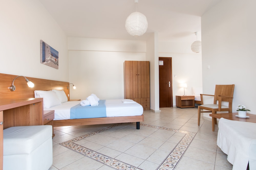 ROOM, TRIPLE