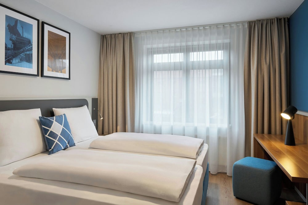 STANDARD, KING BED, GARDEN VIEW
