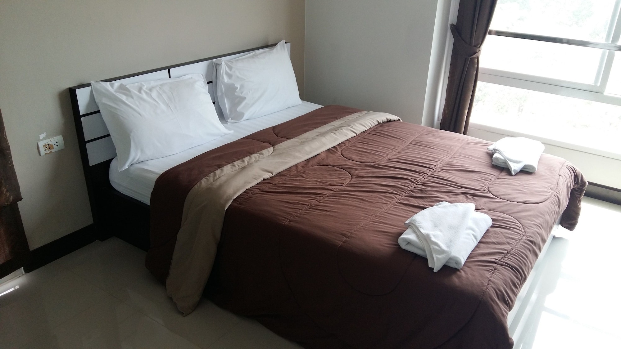 1 BEDROOM, SUITE