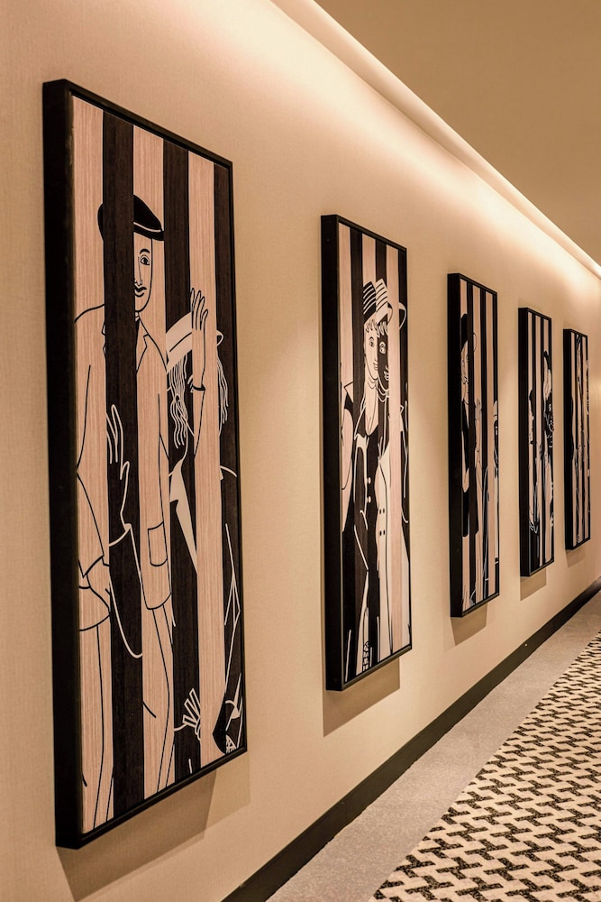 Madi Paidi Bangkok, Autograph Collection 19/49