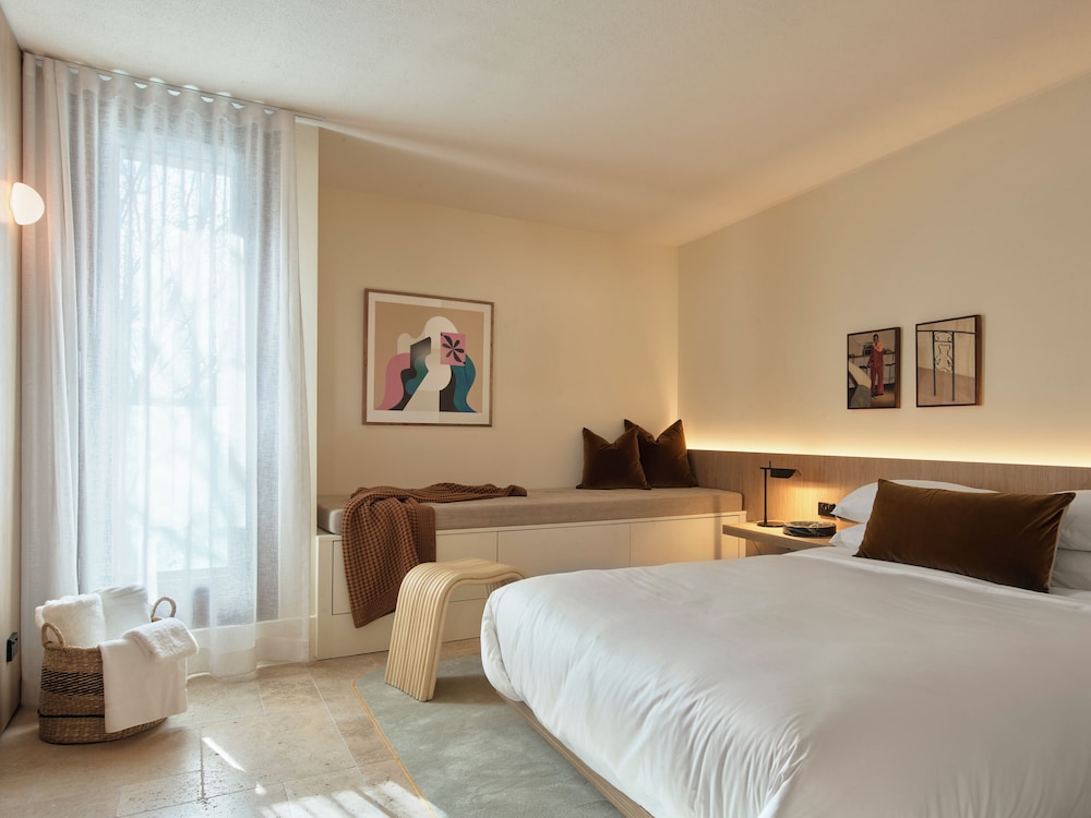 1 BEDROOM