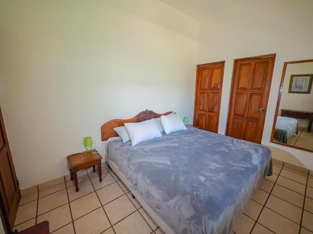 Hotel Flores 10/50