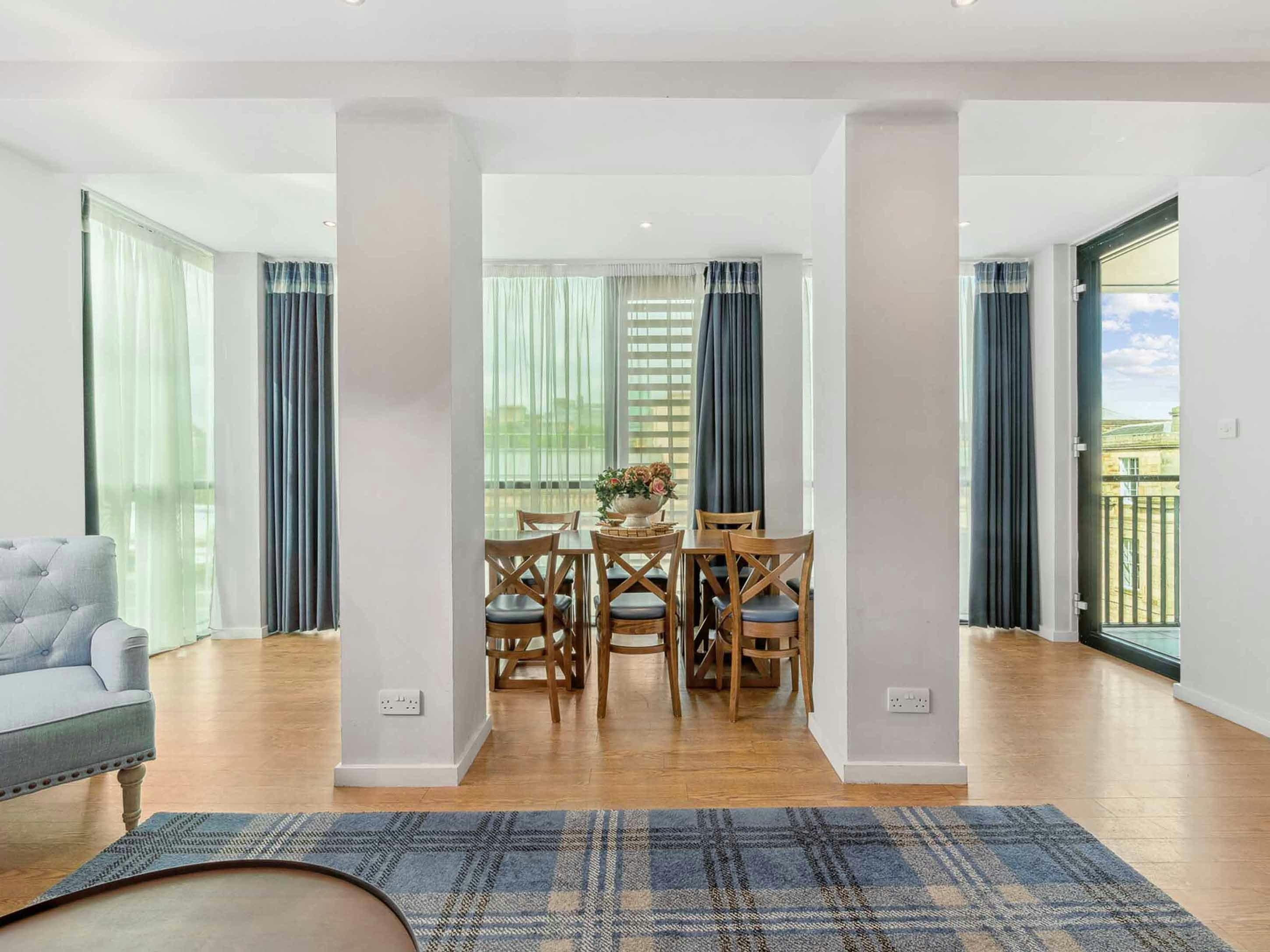 Princes Street Suites Hotel 40/56