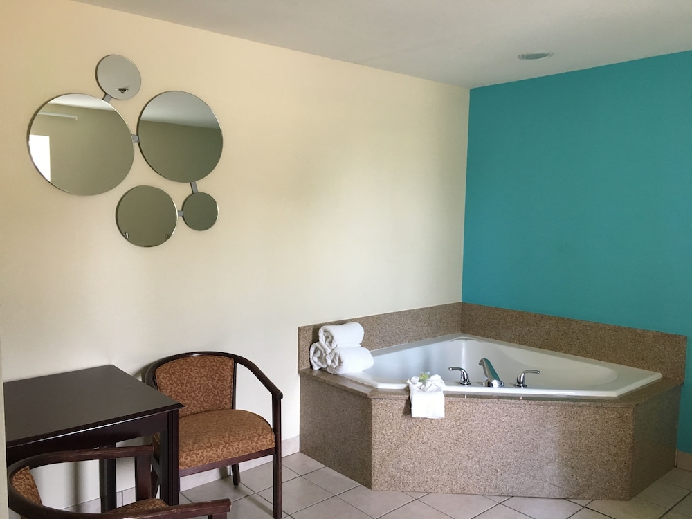 Howard Johnson by Wyndham Houma 16/36