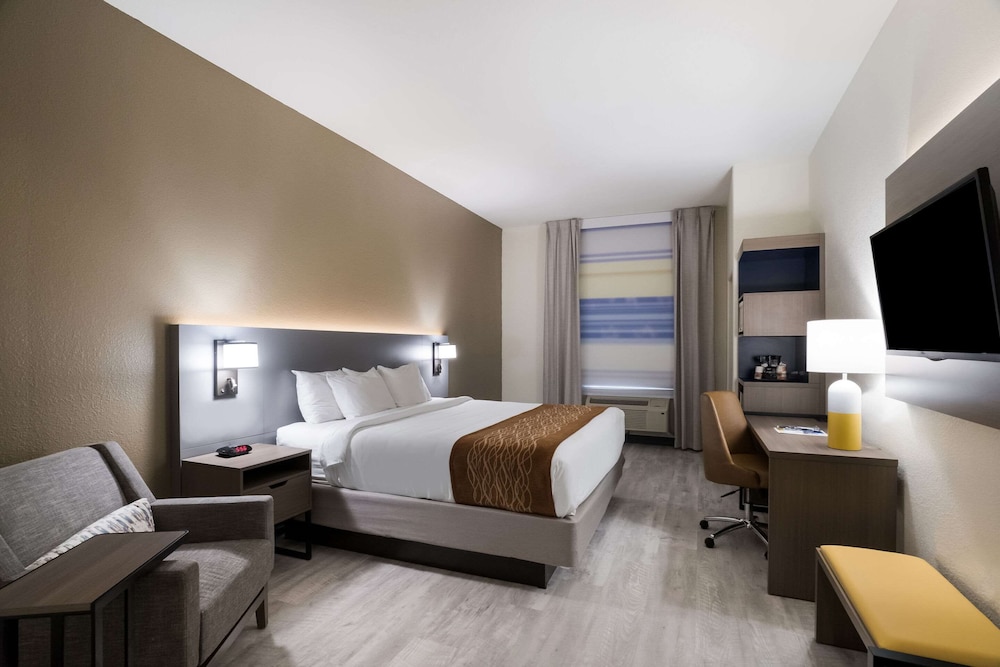 Comfort Inn & Suites Victoria North 23/46
