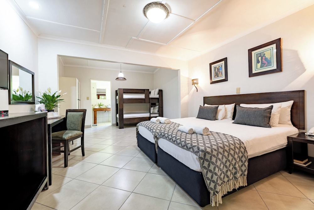 Hotel Numbi and Garden Suites 22/63