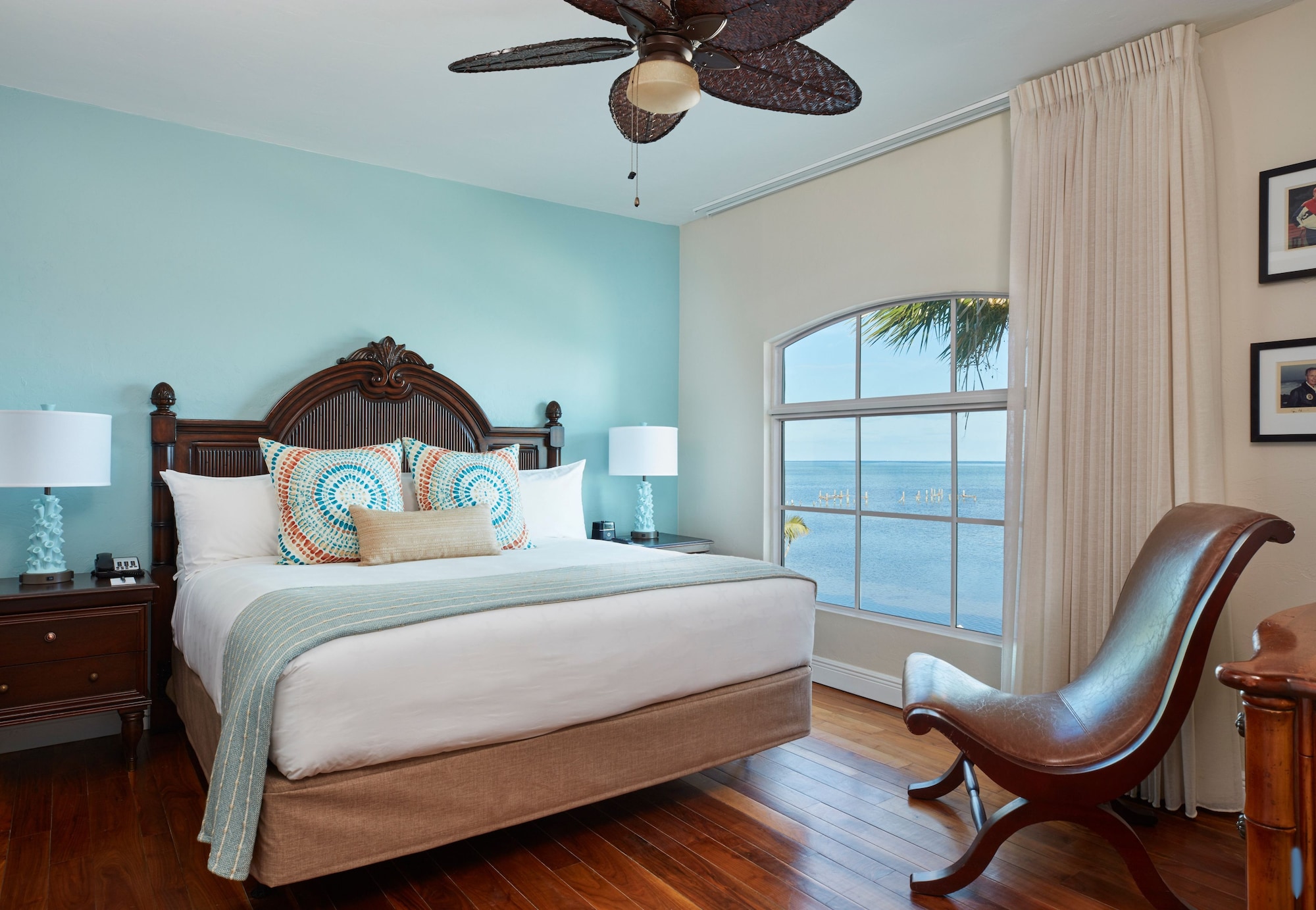 Lodge, Suite, King Bed, Ocean Front, Sofa