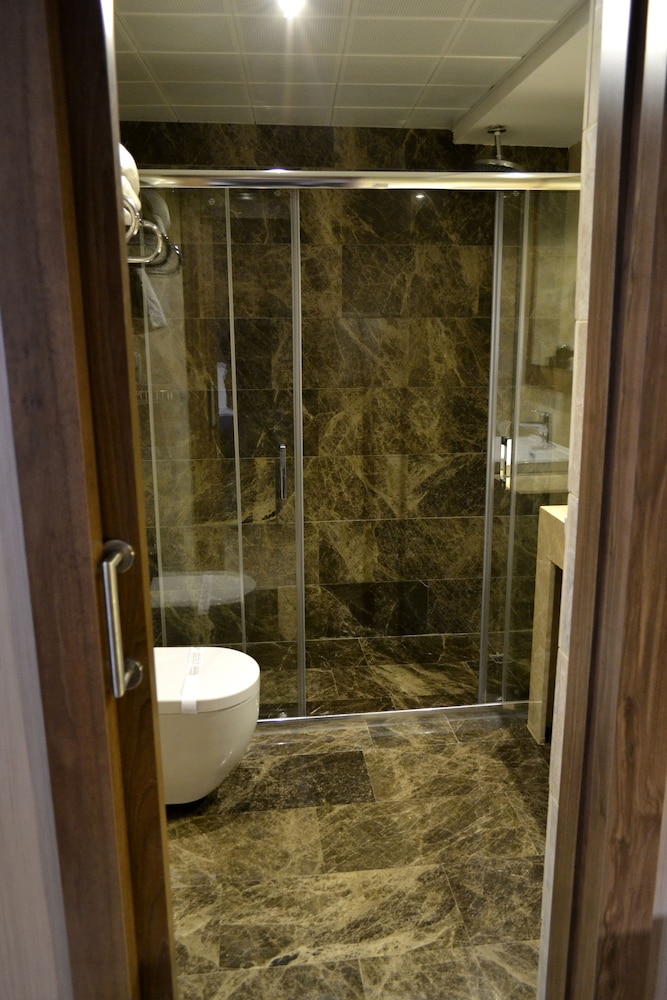 Engin Otel 25/30