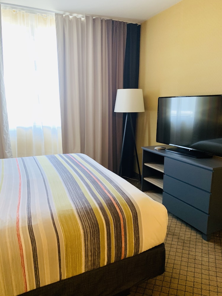Country Inn & Suites by Radisson, San Jose International Airport, CA 5/30