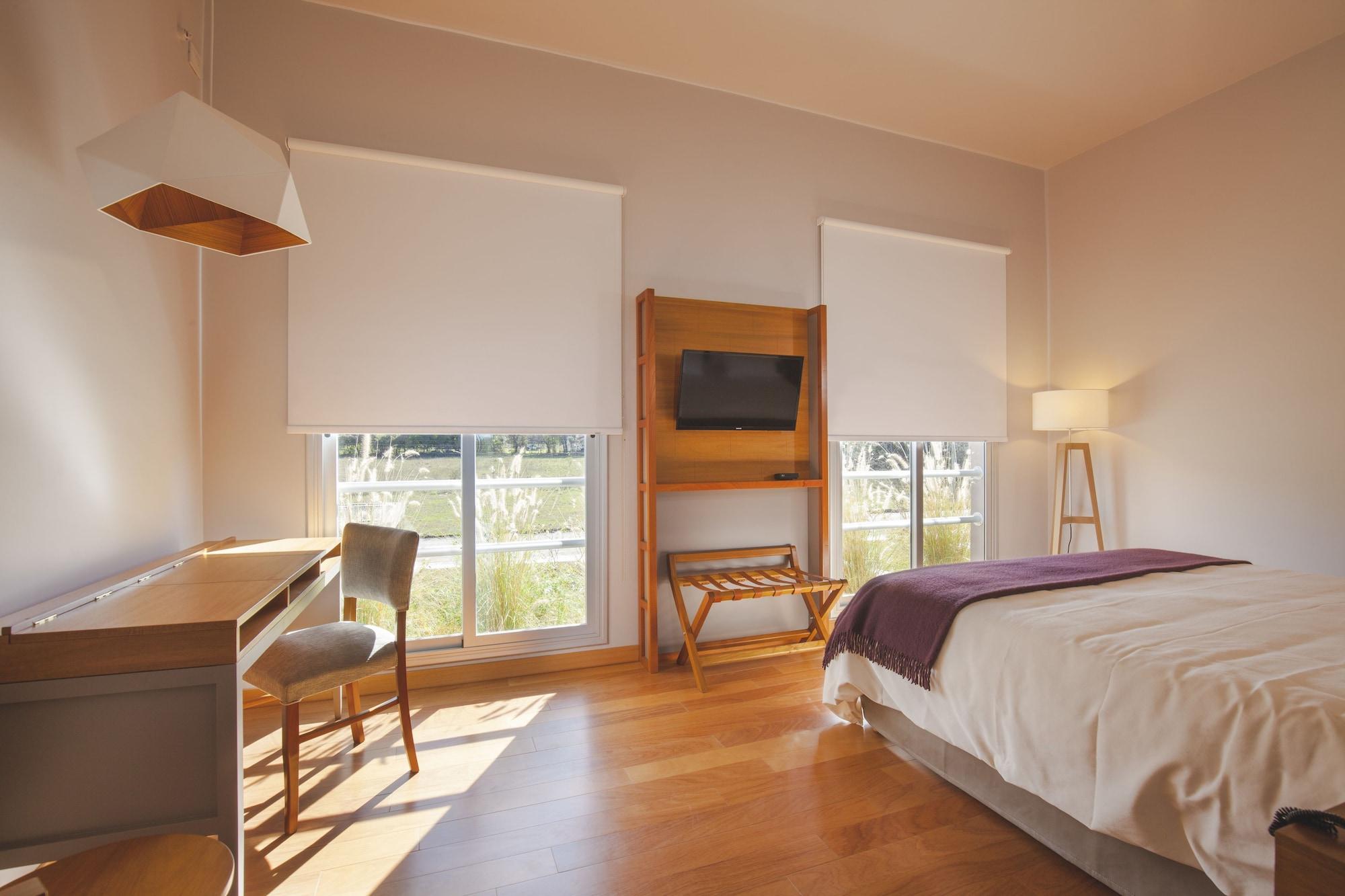 AMALINAS HOTEL 12/33