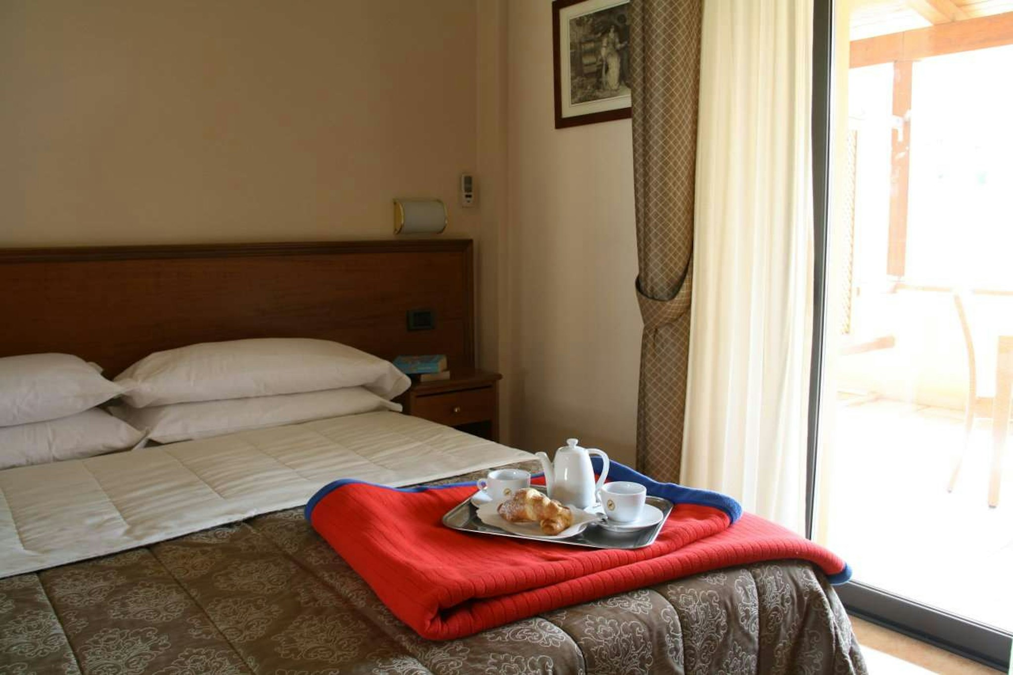 Pausania Inn 6/36